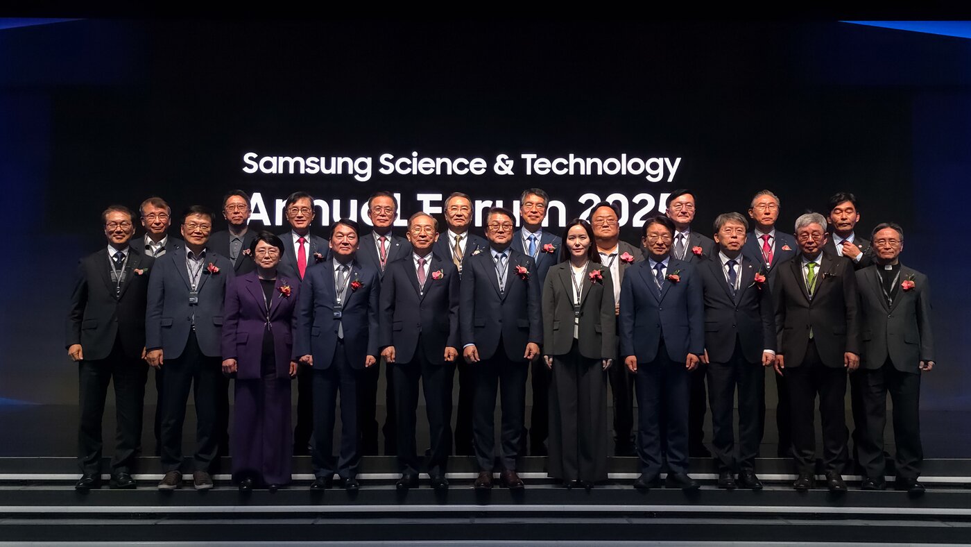 본문 이미지 - 7일&#40;금&#41; 서울 강남구 인터컨티넨탈 파르나스 호텔에서 개최된 삼성미래기술육성사업 애뉴얼 포럼에서 참석자들이 기념 촬영을 하고 있다.&#40;삼성 제공&#41;