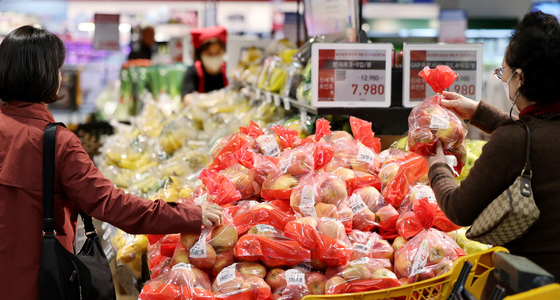 '사과값 더 오른다' 가을장마 탓 가격 급등
