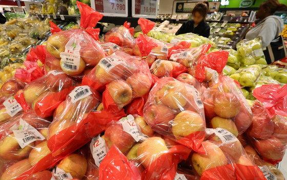 긴 가을장마 영향, 사과 가격 11월에 더 오른다