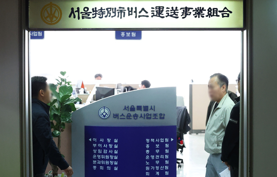 서울 시내버스 전환 노조 3곳 '파업' 가결…수능 전날 파업 현실로(종합)