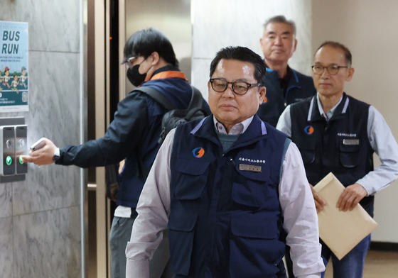 노사교섭 입장하는 서울시내버스 노조