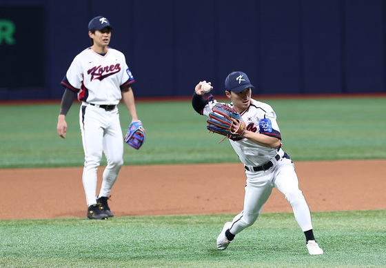 체코전 선발 라인업 5명 바꾼 류지현호…"리드오프 신민재 기대"