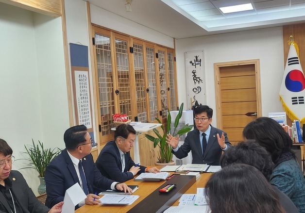 충북교육청 직원 사망…윤건영 교육감 "깊은 애도와 위로"