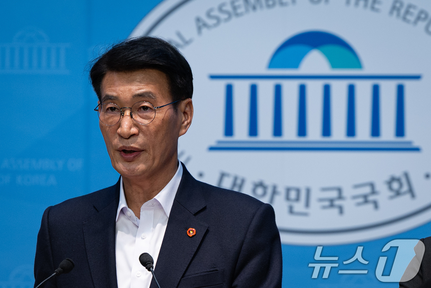 (서울=뉴스1) 유승관 기자 = 문대림 더불어민주당 대변인이 7일 서울 여의도 국회 소통관에서 현안 브리핑을 하고 있다. 2025.11.7/뉴스1