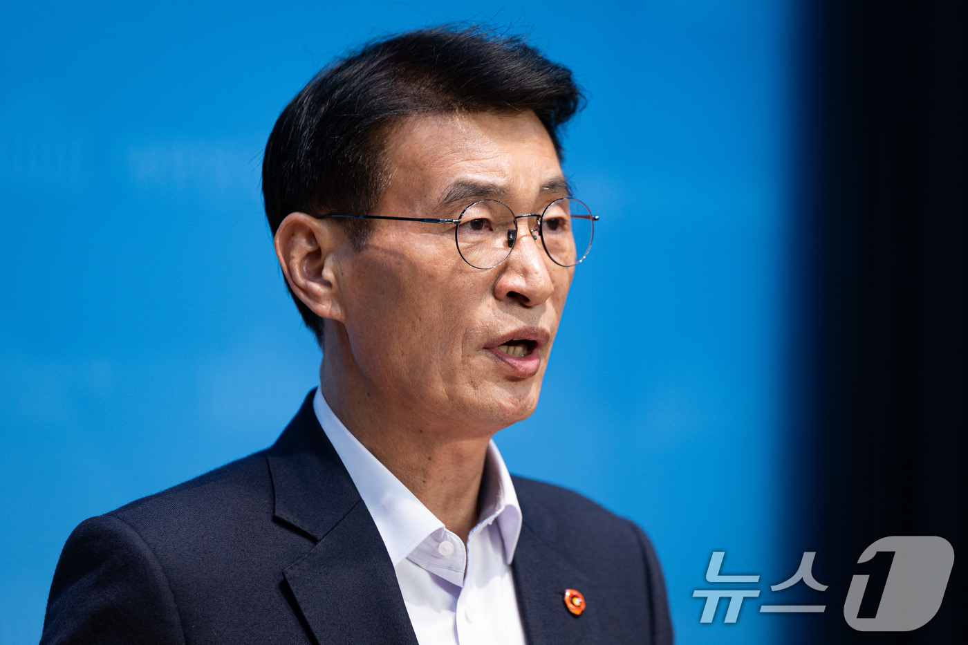 (서울=뉴스1) 유승관 기자 = 문대림 더불어민주당 대변인이 7일 서울 여의도 국회 소통관에서 현안 브리핑을 하고 있다. 2025.11.7/뉴스1