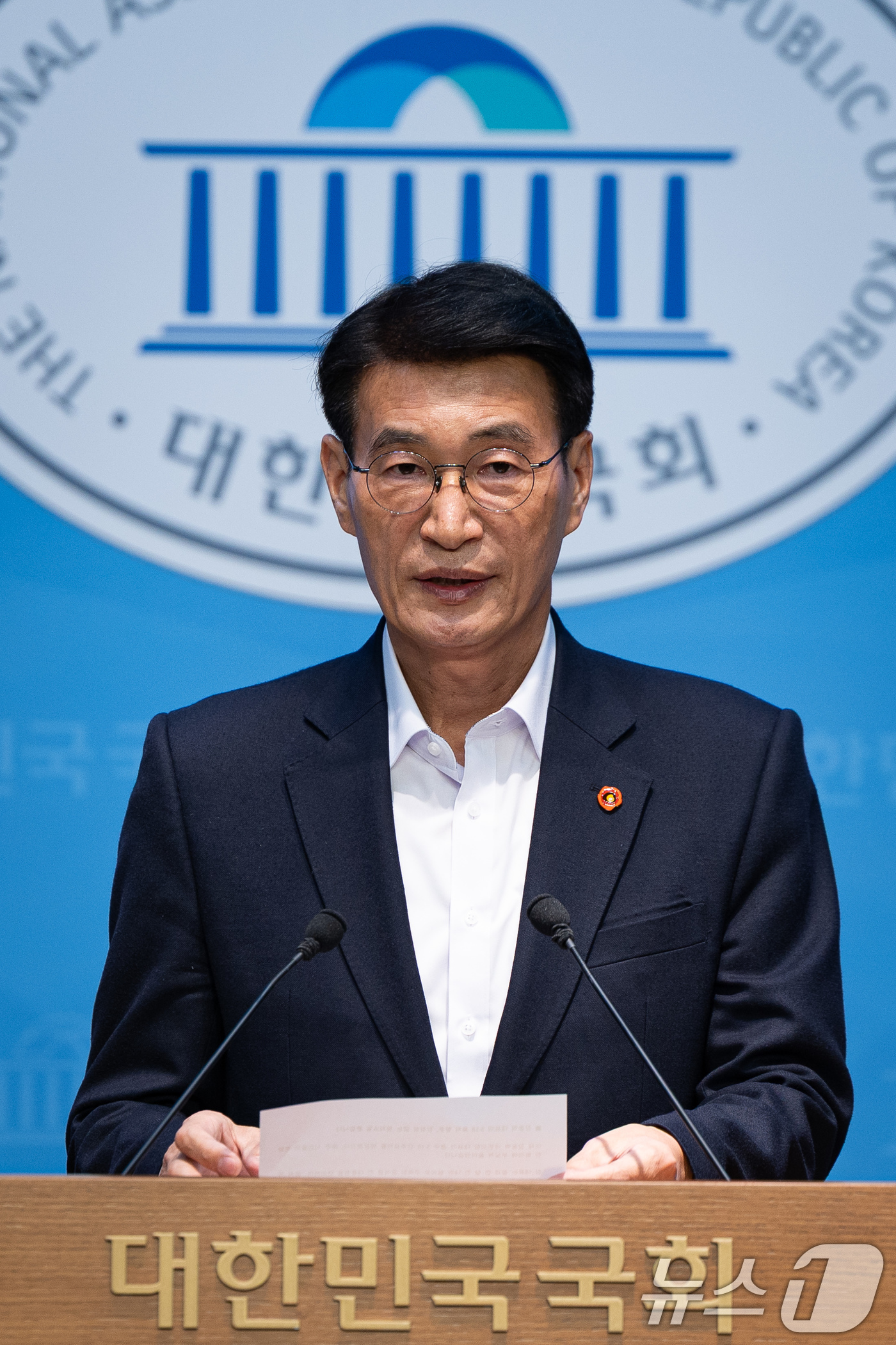 (서울=뉴스1) 유승관 기자 = 문대림 더불어민주당 대변인이 7일 서울 여의도 국회 소통관에서 현안 브리핑을 하고 있다. 2025.11.7/뉴스1