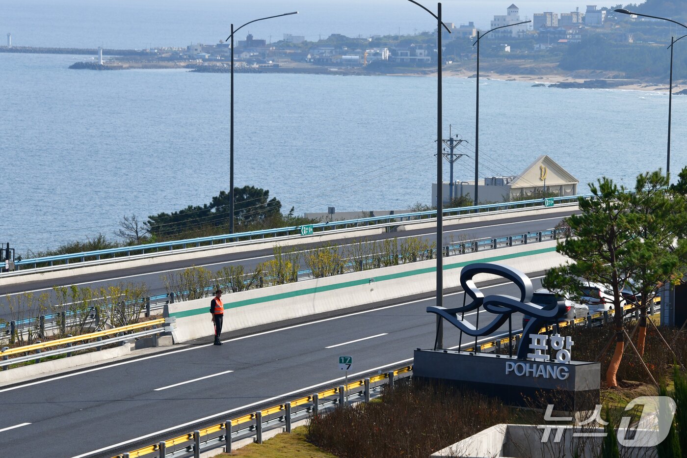 본문 이미지 - 고속국도 포항~영덕 구간 포항휴게소에서 바라본 동해바다.2025.11.7/뉴스1 최창호 기자