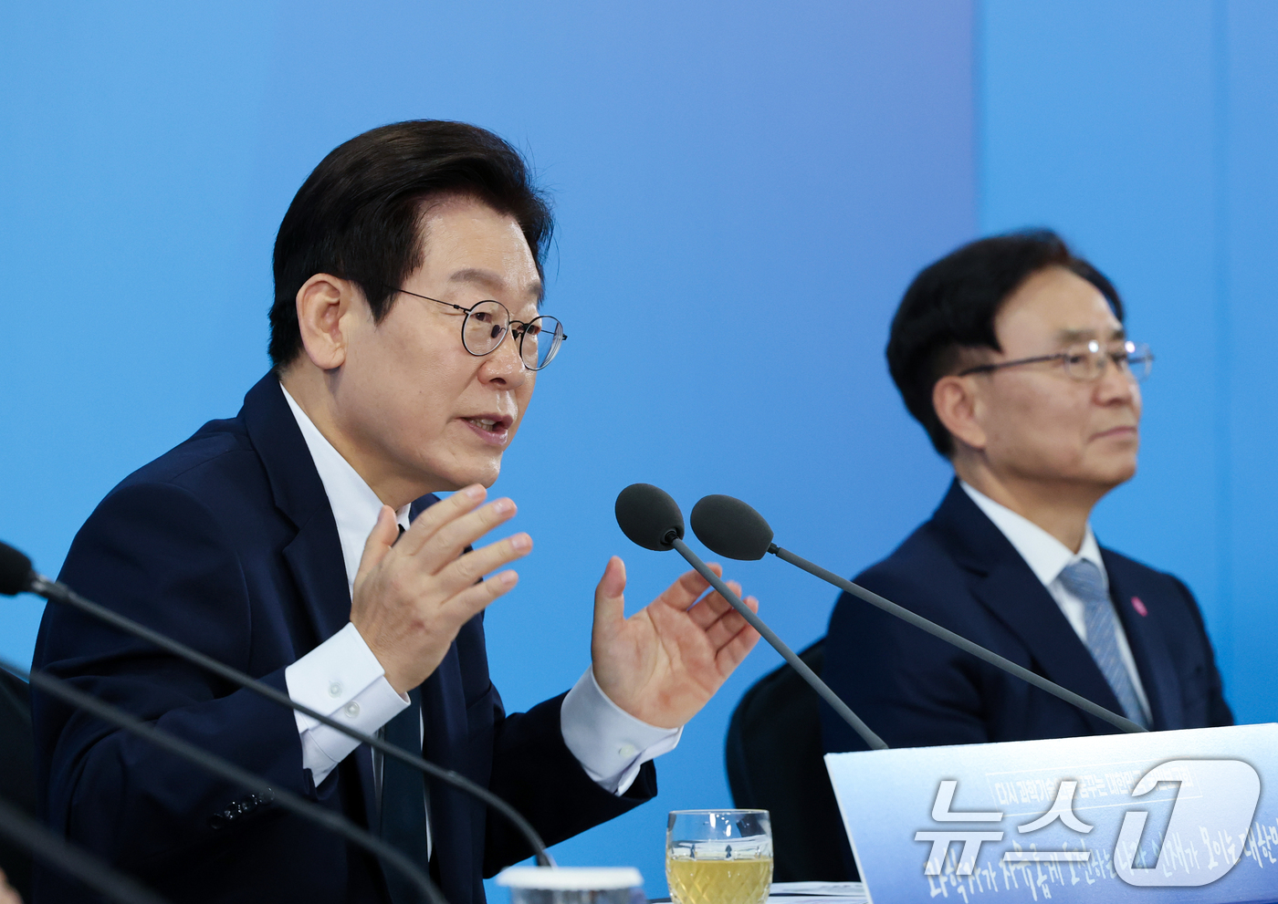 (대전=뉴스1) 김기태 기자 = 이재명 대통령이 7일 오후 대전 유성구 국립중앙과학관에서 열린 다시 과학기술인을 꿈꾸는 대한민국 국민보고회에서 발언하고 있다. 2025.11.7/뉴 …