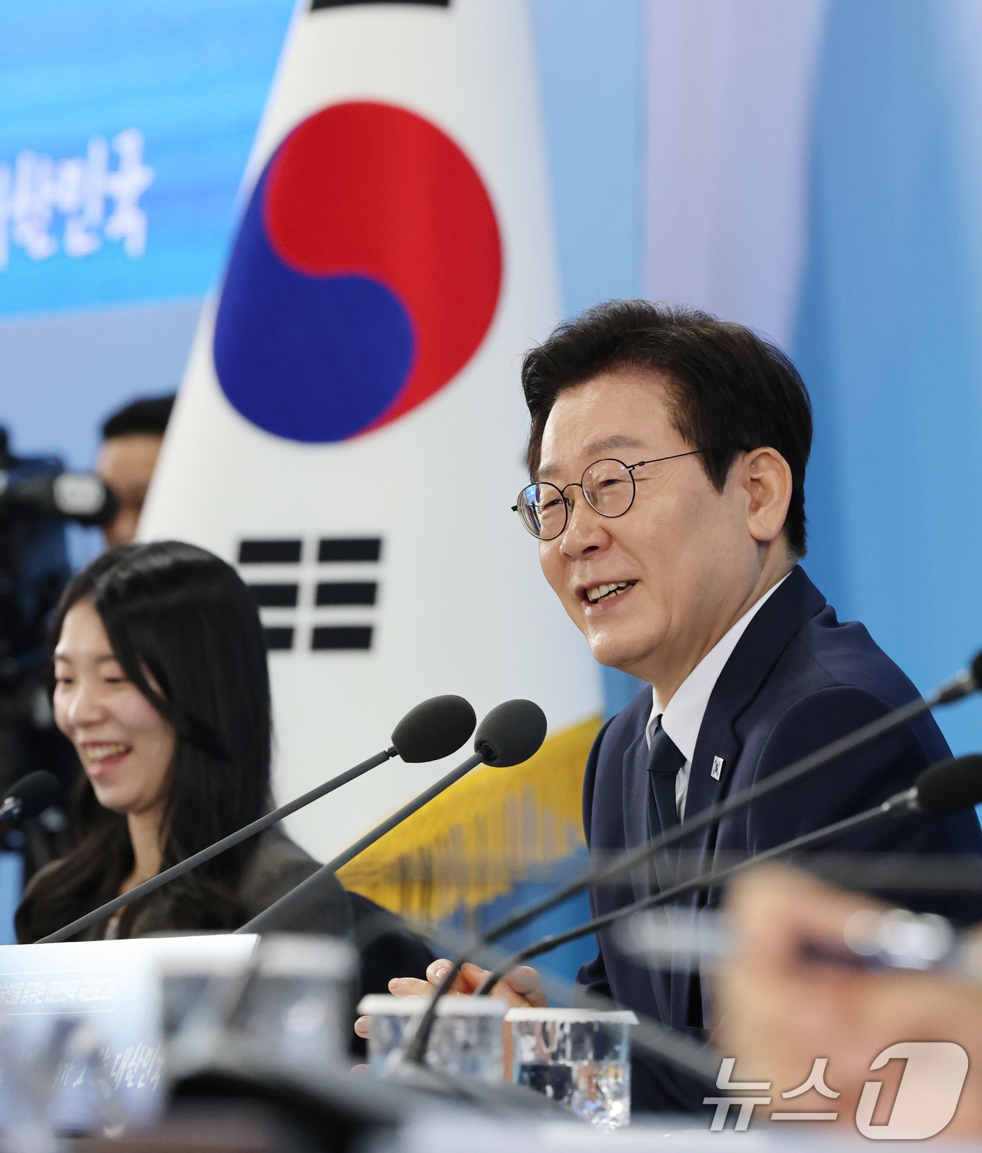 (대전=뉴스1) 김기태 기자 = 이재명 대통령이 7일 오후 대전 유성구 국립중앙과학관에서 열린 다시 과학기술인을 꿈꾸는 대한민국 국민보고회에서 발언하고 있다. 2025.11.7/뉴 …