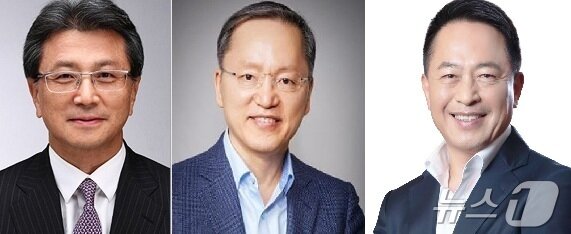 본문 이미지 - 왼쪽부터 삼성전자 정현호 회장 보좌역&#40;부회장&#41;, 박학규 사업지원실장 사장, 최윤호 사업지원실 전략팀장 사장.&#40;삼선전자 제공&#41; ⓒ News1 최동현 기자