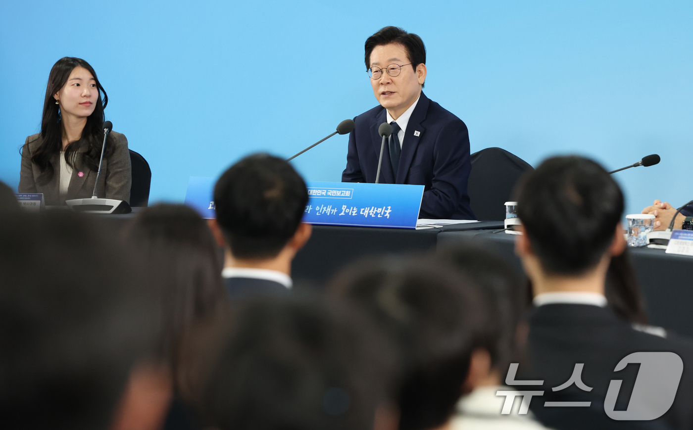 (대전=뉴스1) 김기태 기자 = 이재명 대통령이 7일 오후 대전 유성구 국립중앙과학관에서 열린 다시 과학기술인을 꿈꾸는 대한민국 국민보고회에서 발언하고 있다. 2025.11.7/뉴 …