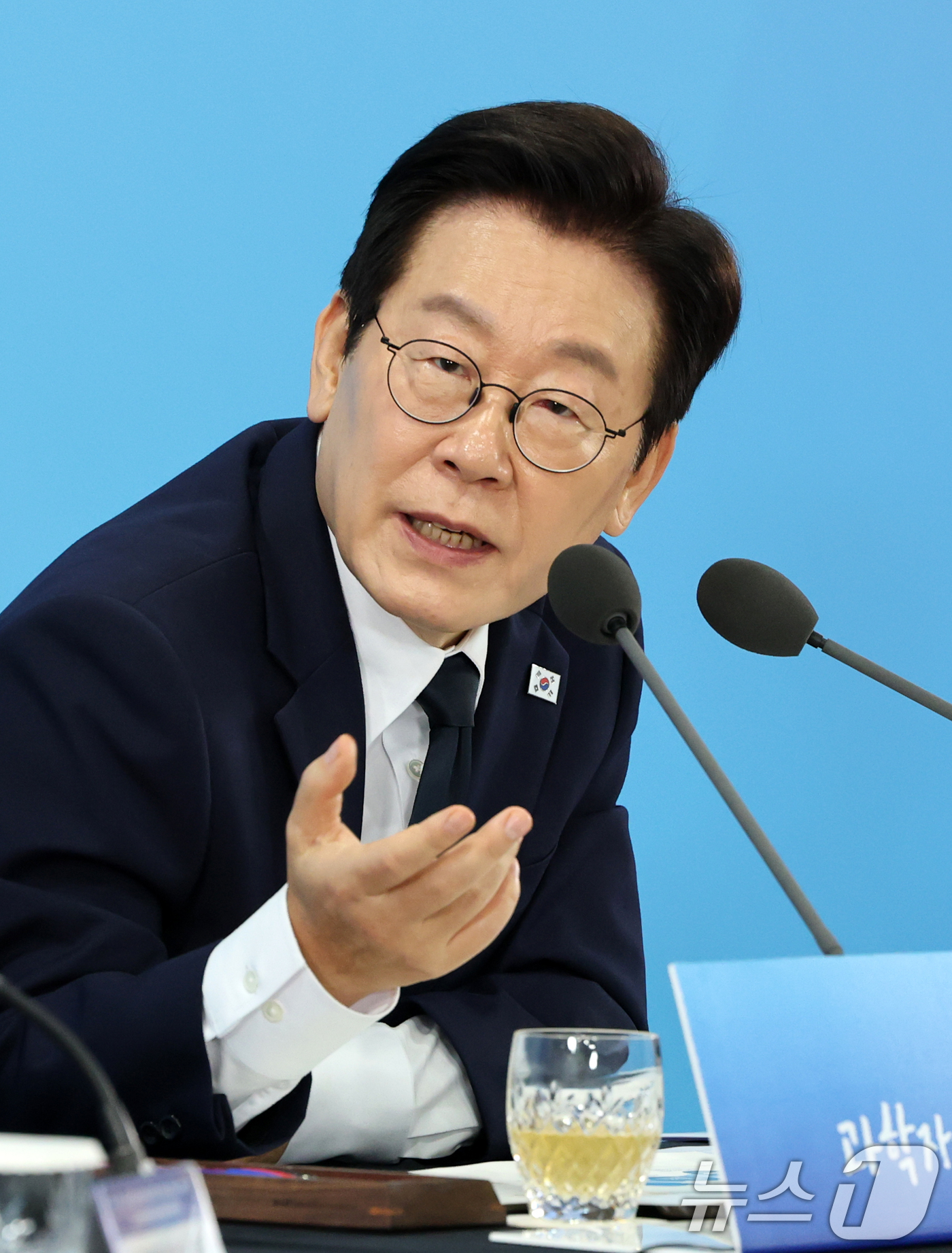 (대전=뉴스1) 김기태 기자 = 이재명 대통령이 7일 오후 대전 유성구 국립중앙과학관에서 열린 다시 과학기술인을 꿈꾸는 대한민국 국민보고회에서 발언하고 있다. 2025.11.7/뉴 …