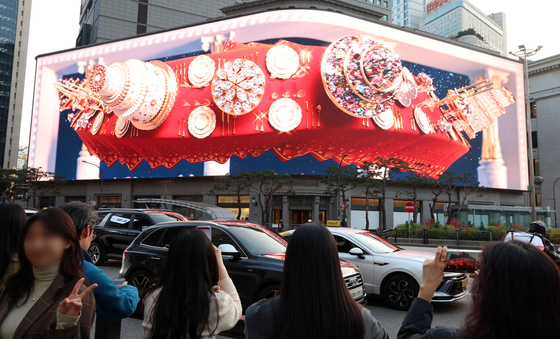 시간을 잇는 마법의 세계…신세계 스퀘어 크리스마스 영상 선보여