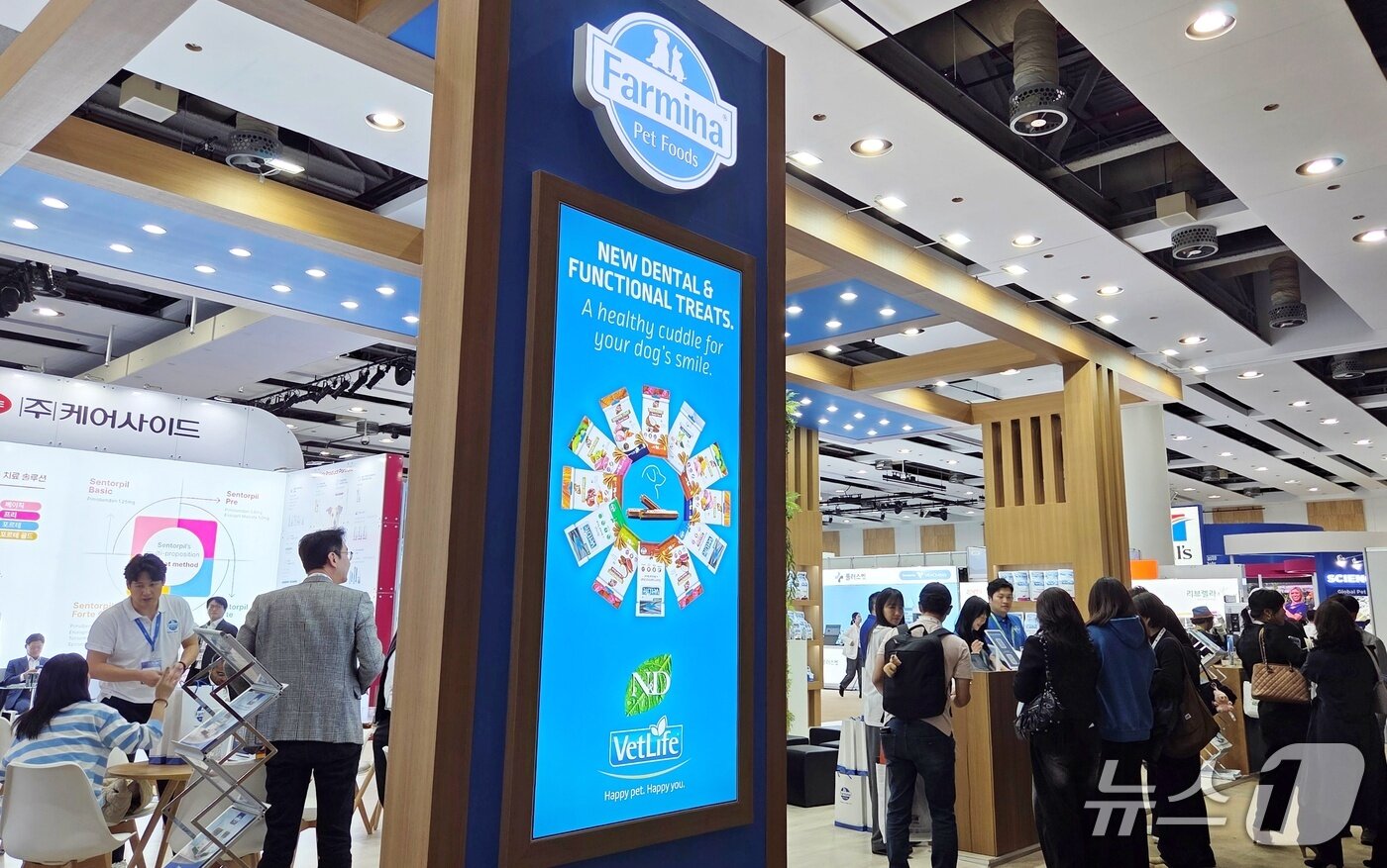 본문 이미지 - '파사바 2025'에 설치된 파미나 부스 ⓒ 뉴스1 최서윤 기자