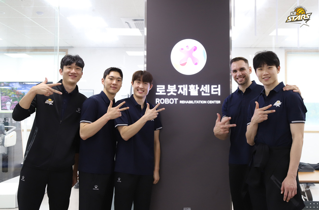 프로배구 KB손해보험, 리하트 병원서 나눔 활동