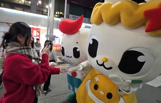 구미라면축제 캐릭터와 '찰칵'