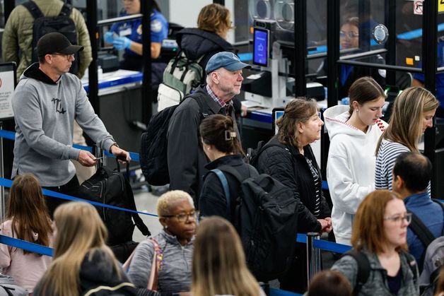 [포토]美셧다운 장기화에 주요공항 인력난…불편 겪는 이용객들