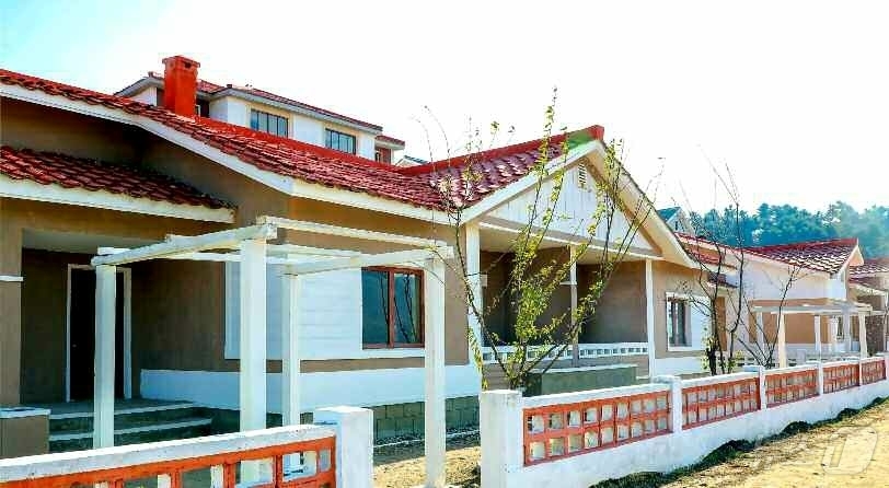 (평양 노동신문=뉴스1) = 북한 노동당 기관지 노동신문은 8일 "자강도 중강군 중덕농장과 중상농장에서 살림집 입사모임이 진행됐다"라고 전했다. [국내에서만 사용가능. 재배포 금지 …