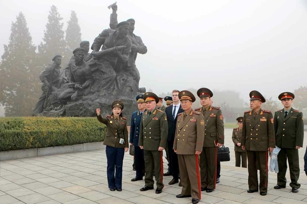 "일욕심 많은 당 돼야"…러 군사정치총국 대표단 귀국 [데일리 북한]
