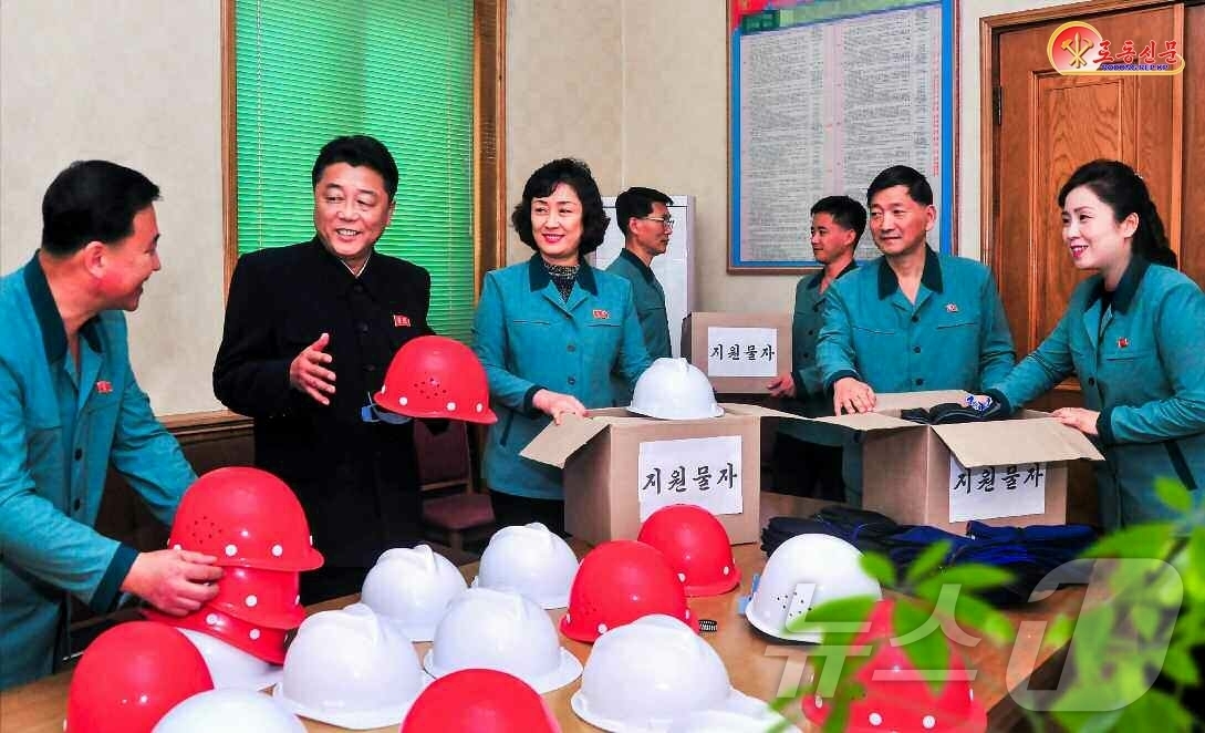 (평양 노동신문=뉴스1) = 북한 노동당 기관지 노동신문은 8일 "그 어느 부문보다 자기의 발전 잠재력을 최대한 발휘해야할 석탄생산 부문"이라고 강조했다. [국내에서만 사용가능. …