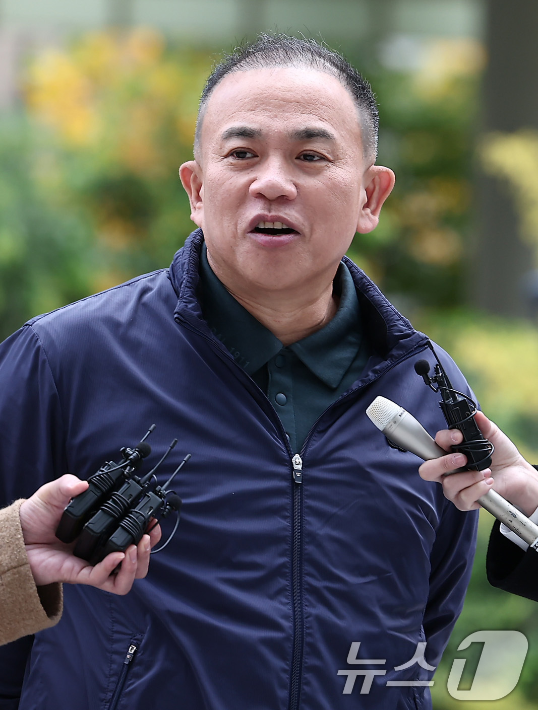 (서울=뉴스1) 김성진 기자 = '정치 브로커' 명태균 씨가 8일 서울 종로구 KT광화문빌딩에 마련된 김건희 특검(특별검사 민중기) 사무실에 오세훈 서울시장과의 대질 조사를 위해 …