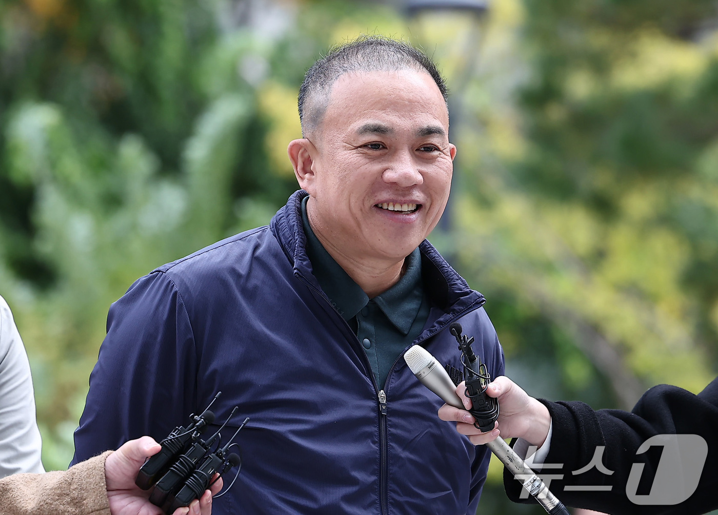 (서울=뉴스1) 김성진 기자 = '정치 브로커' 명태균 씨가 8일 서울 종로구 KT광화문빌딩에 마련된 김건희 특검(특별검사 민중기) 사무실에 오세훈 서울시장과의 대질 조사를 위해 …