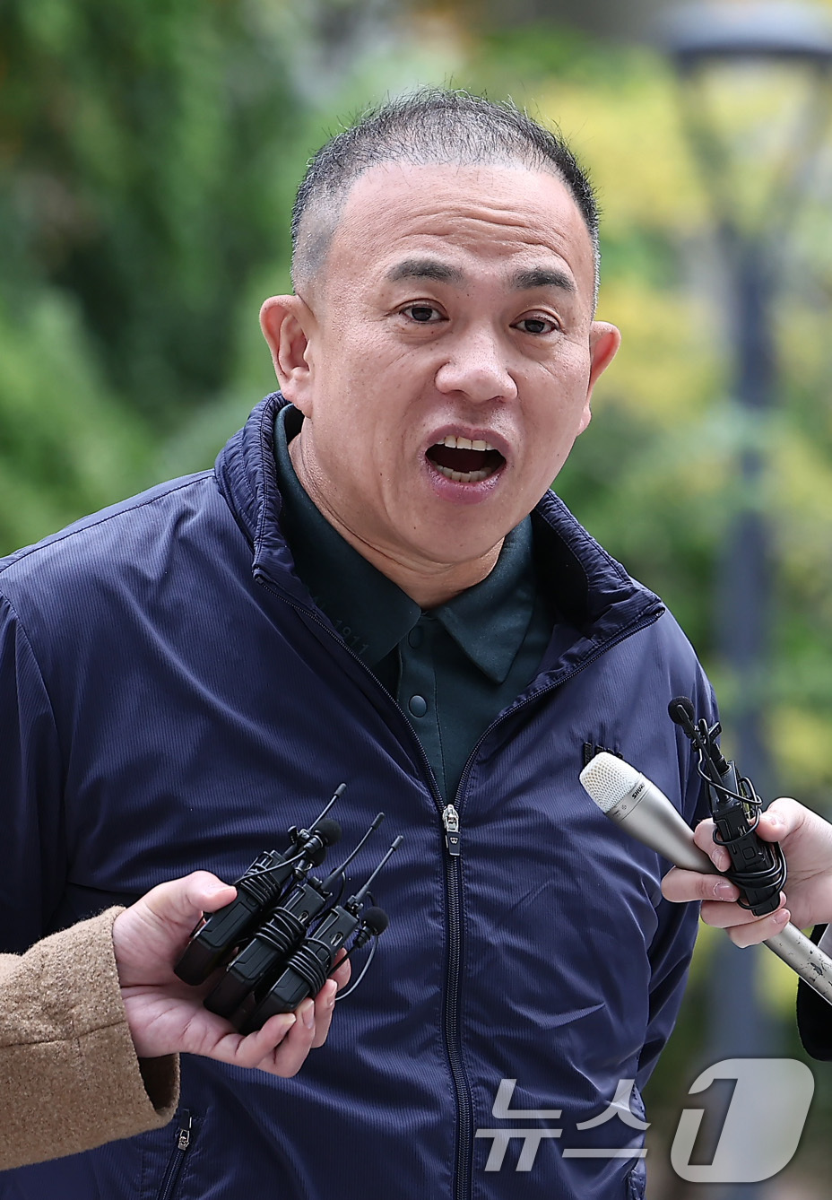 (서울=뉴스1) 김성진 기자 = '정치 브로커' 명태균 씨가 8일 서울 종로구 KT광화문빌딩에 마련된 김건희 특검(특별검사 민중기) 사무실에 오세훈 서울시장과의 대질 조사를 위해 …