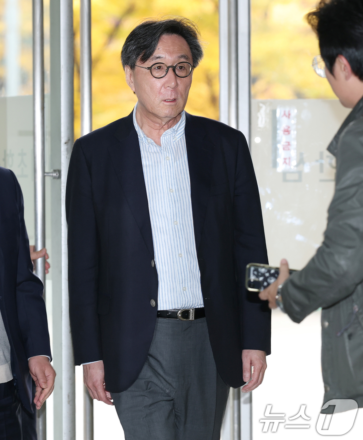 (서울=뉴스1) 오대일 기자 = '런종섭' 의혹에 연루된 장호진 전 국가안보실장이 8일 오전 서울 서초구 순직해병 특검 사무실에서 직권남용 및 범인도피 혐의 피의자 신분으로 조사를 …