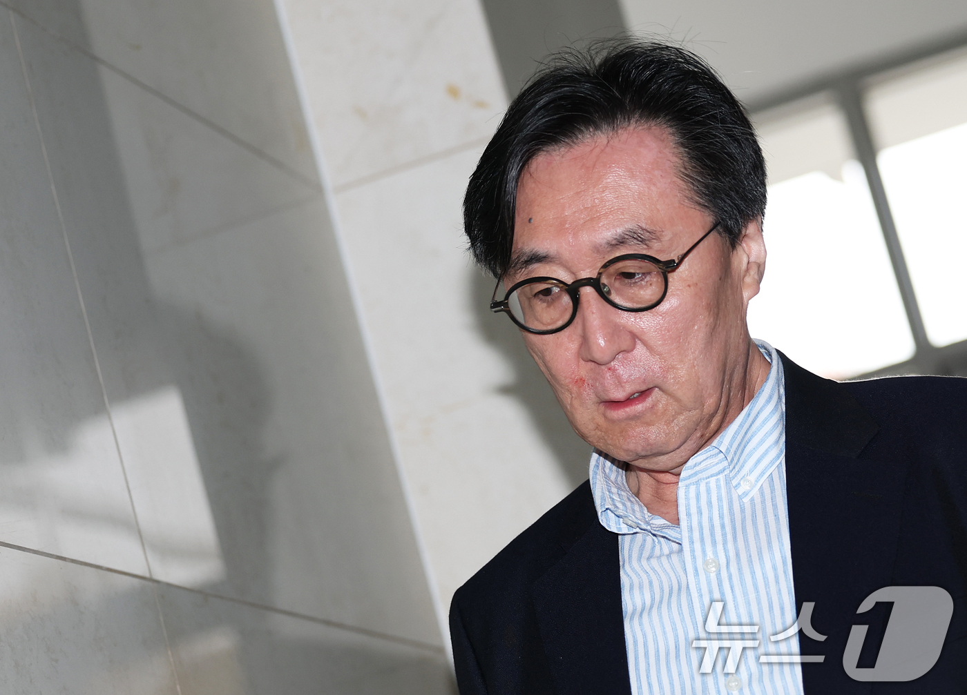 (서울=뉴스1) 오대일 기자 = '런종섭' 의혹에 연루된 장호진 전 국가안보실장이 8일 오전 서울 서초구 순직해병 특검 사무실에서 직권남용 및 범인도피 혐의 피의자 신분으로 조사를 …