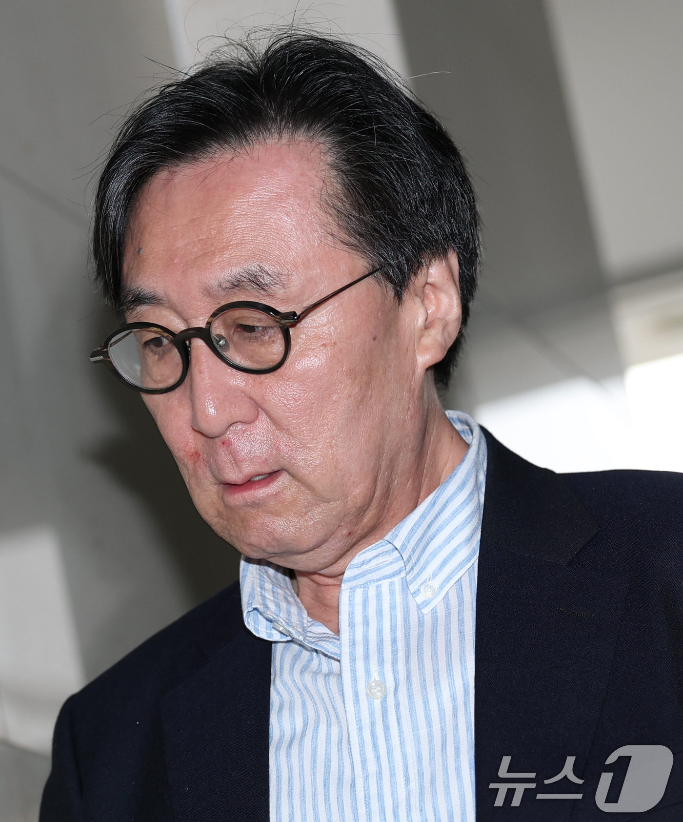 (서울=뉴스1) 오대일 기자 = '런종섭' 의혹에 연루된 장호진 전 국가안보실장이 8일 오전 서울 서초구 순직해병 특검 사무실에서 직권남용 및 범인도피 혐의 피의자 신분으로 조사를 …