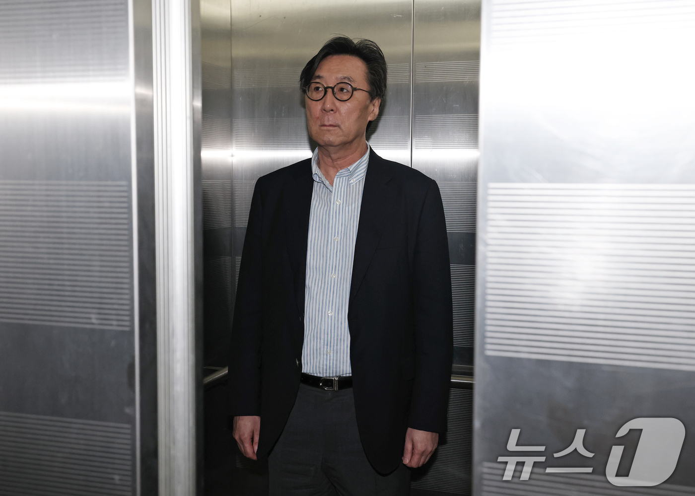 (서울=뉴스1) 오대일 기자 = '런종섭' 의혹에 연루된 장호진 전 국가안보실장이 8일 오전 서울 서초구 순직해병 특검 사무실에서 직권남용 및 범인도피 혐의 피의자 신분으로 조사를 …