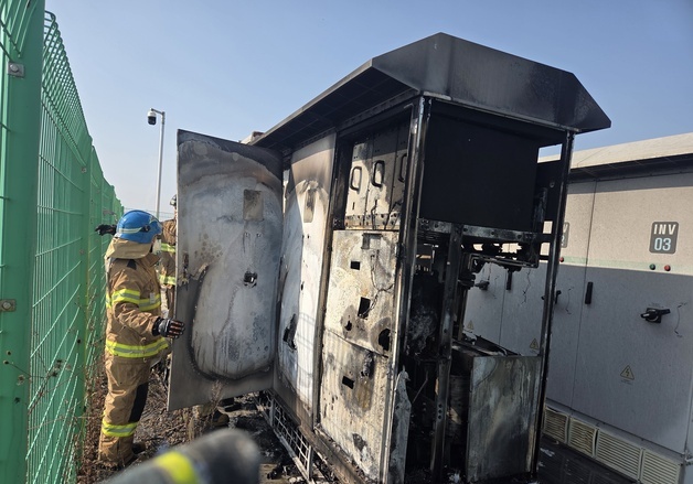 군산 태양광 업체서 불…2370만원 재산피해