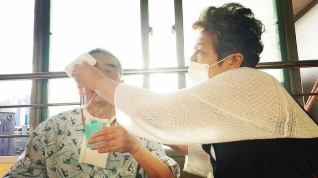 졸혼 후에도 이외수 병간호하던 부인 전영자씨 별세