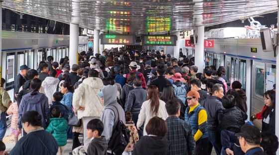 구미역에도 라면축제 인파로 '북새통'