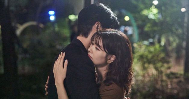 '우주메리미' 정소민, 이번엔 먼저 직진…최우식과 한밤중 애틋 포옹