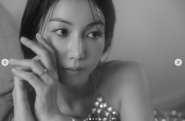 결혼 앞둔 김옥빈, 고혹적 웨딩화보…다이아 웨딩링 공개 [N샷]