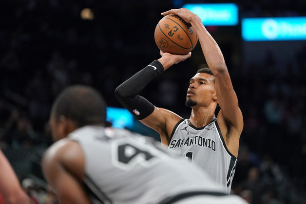 NBA 샌안토니오, 휴스턴 121-110 제압…웸반야마 22점 활약