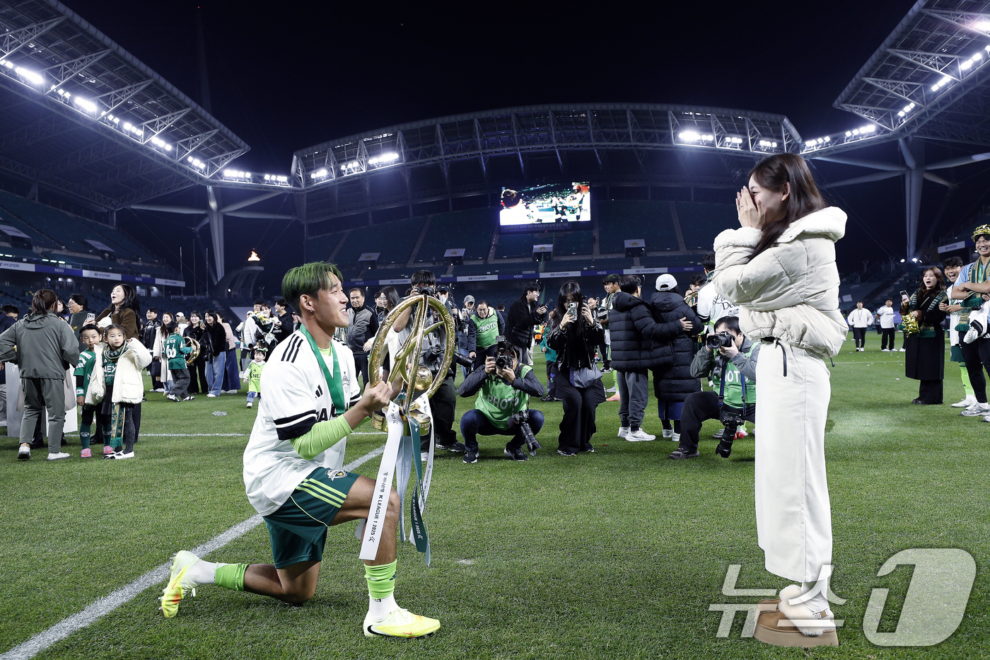 (전주=뉴스1) 박정호 기자 = 전북 현대 송민규가 8일 오후 전북 전주시 덕진구 기린대로 전주월드컵경기장에서 열린 하나은행 K리그1 2025 36라운드 전북현대와 대전하나시티즌의 …