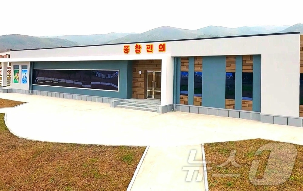 (평양 노동신문=뉴스1) = 북한 노동당 기관지 노동신문은 9일 "라선시에서 구룡평젖소염소목장에 공공건물들 새로 건설돼 준공식 진행됐다"고 보도했다. [국내에서만 사용가능. 재배포 …