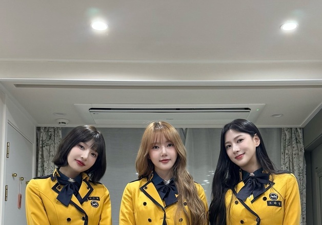조이·예린·오하영, 고등학생인 줄…교복 입고 '96즈' 우정 자랑