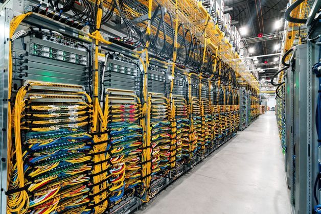 "GPU에 도전장"…구글 7세대 TPU '아이언우드' 정식 출시