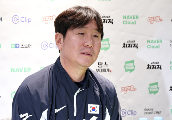 첫 승 깜짝 파티에 류지현 대표팀 감독 "화기애애한 분위기 유지"