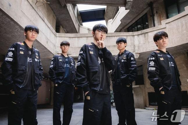 본문 이미지 - LoL 월드 챔피언십(롤드컵) 우승 도전 T1 선수들(라이엇 게임즈 제공)