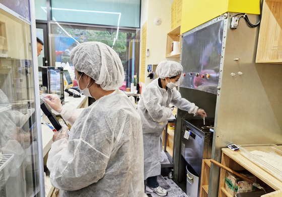 "음식 꺼냈더니 바퀴벌레 4마리"…배달 음식 민원 매년 증가