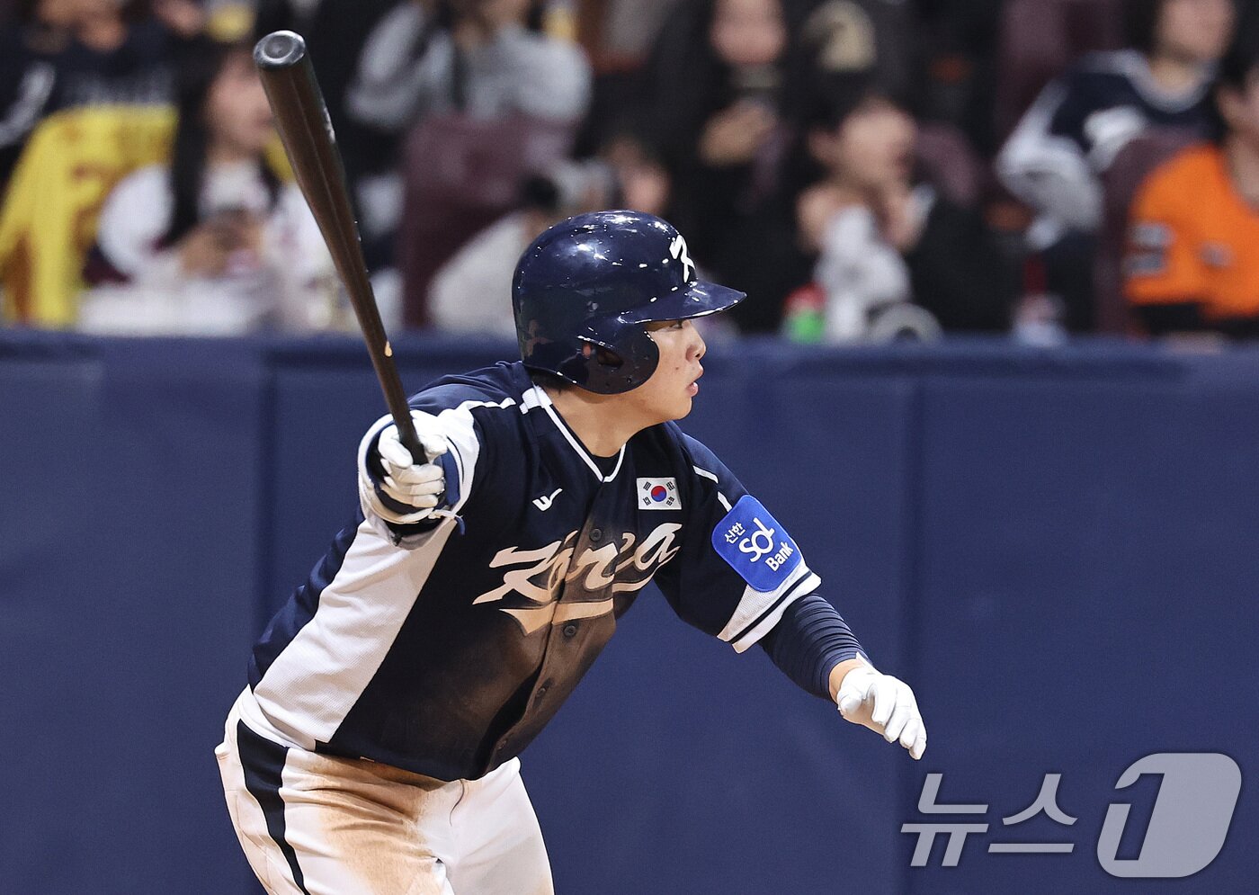 본문 이미지 - 9일 오후 서울 구로구 고척스카이돔에서 열린 2026 WBC 대비 평가전 '2025 네이버 K-베이스볼 시리즈(K-BASEBALL SERIES)' 체코와의 2차전 경기. 6회초 대한민국 공격 2사 만루때 문현빈이 2타점 적시타를 치고 있다. 2025.11.9/뉴스1 ⓒ News1 구윤성 기자