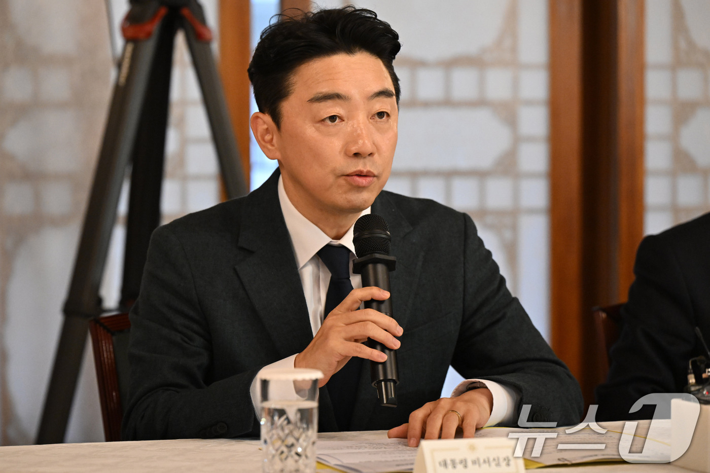 (서울=뉴스1) 이광호 기자 = 강훈식 대통령비서실장이 9일 서울 종로구 총리공관에서 열린 고위당정협의회에 참석해 발언하고 있다. (공동취재) 2025.11.9/뉴스1