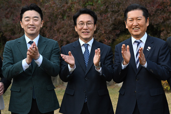 온실가스 최대 61% 감축에 "밀고 나가야" "경제 자해" 논쟁(종합)