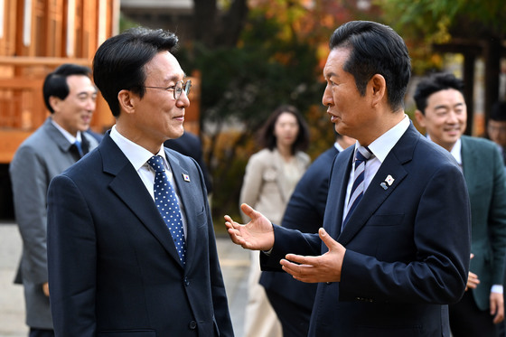 대화하는 김민석 총리와 정청래 대표