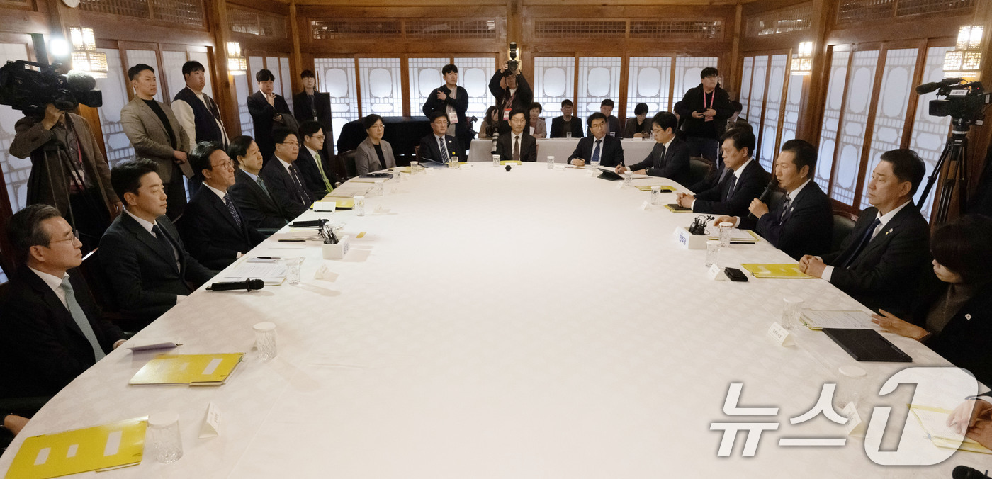 (서울=뉴스1) 이광호 기자 = 정청래 더불어민주당 대표가 9일 서울 종로구 삼청동 총리공관에서 열린 고위당정협의회에서 발언하고 있다. (공동취재) 2025.11.9/뉴스1