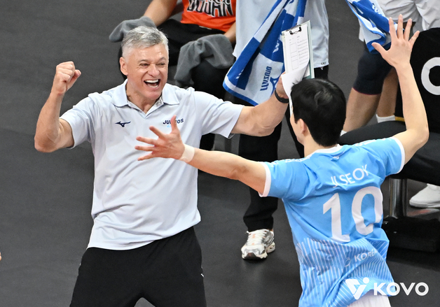 대한항공 헤난 감독 "긴 랠리 많았던 경기…우리 집중력이 높았다"